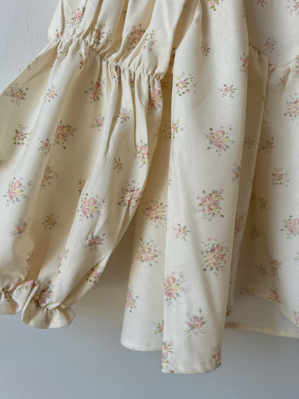 BLOSSOM CREAM PUFF BLOUSE