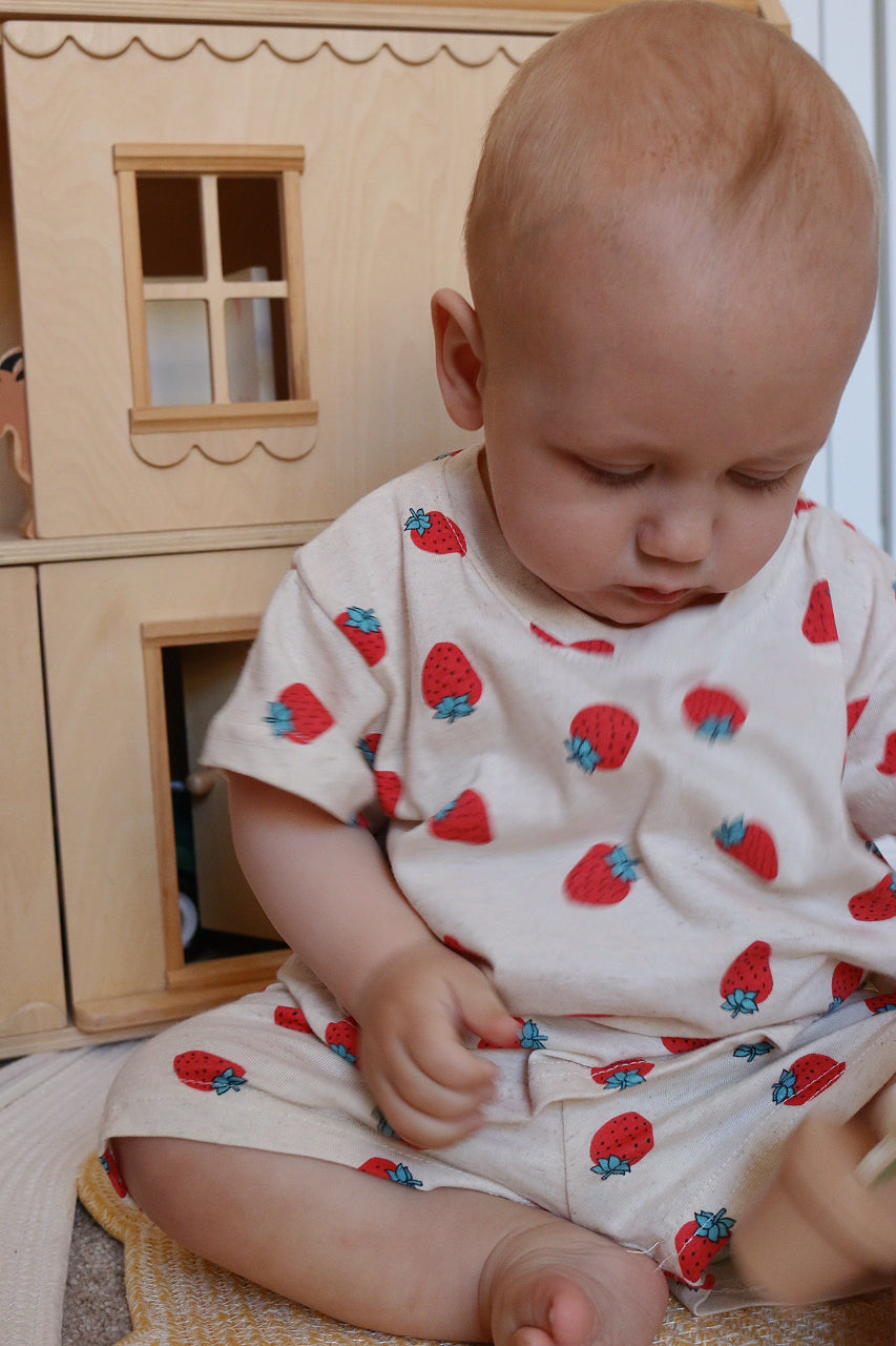 STRAWBERRY PRINT LINEN SET