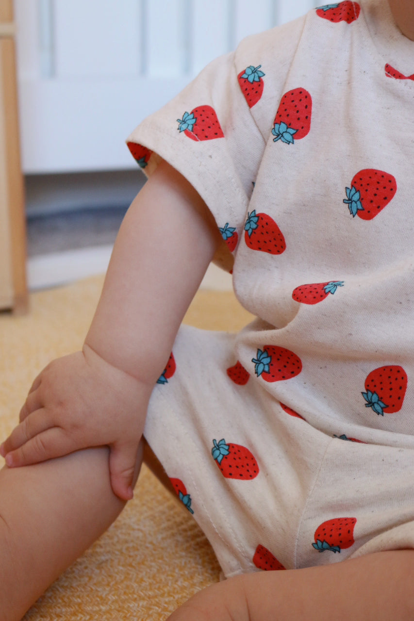 STRAWBERRY PRINT LINEN SET