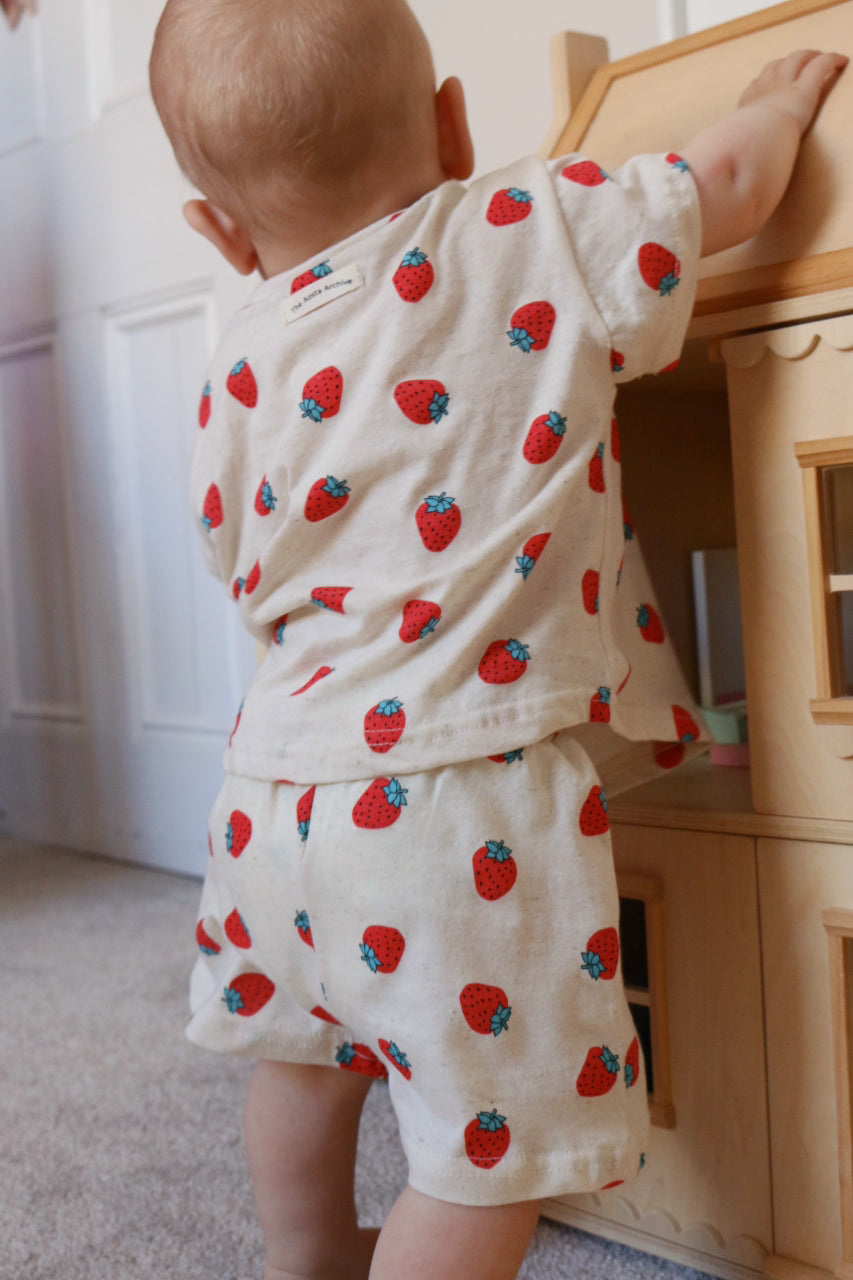 STRAWBERRY PRINT LINEN SET
