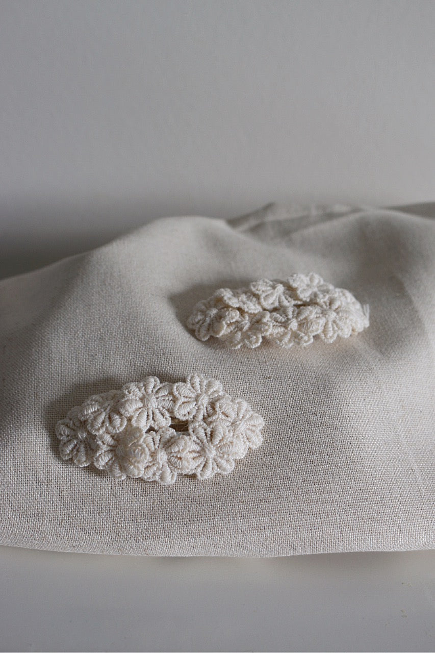 Daisy Chain Natural Snap Clip image 5