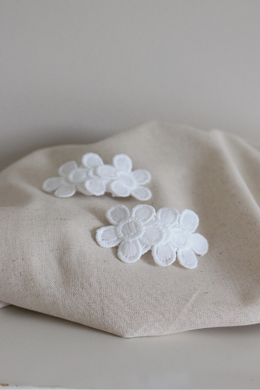 Flower Power White Snap Clip Set image 8