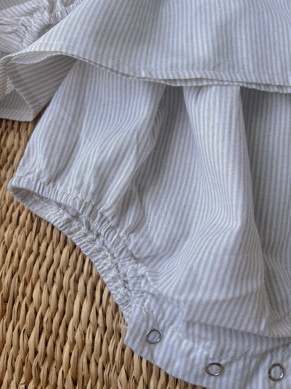 NEUTRAL STRIPE BLOUSE & BLOOMER