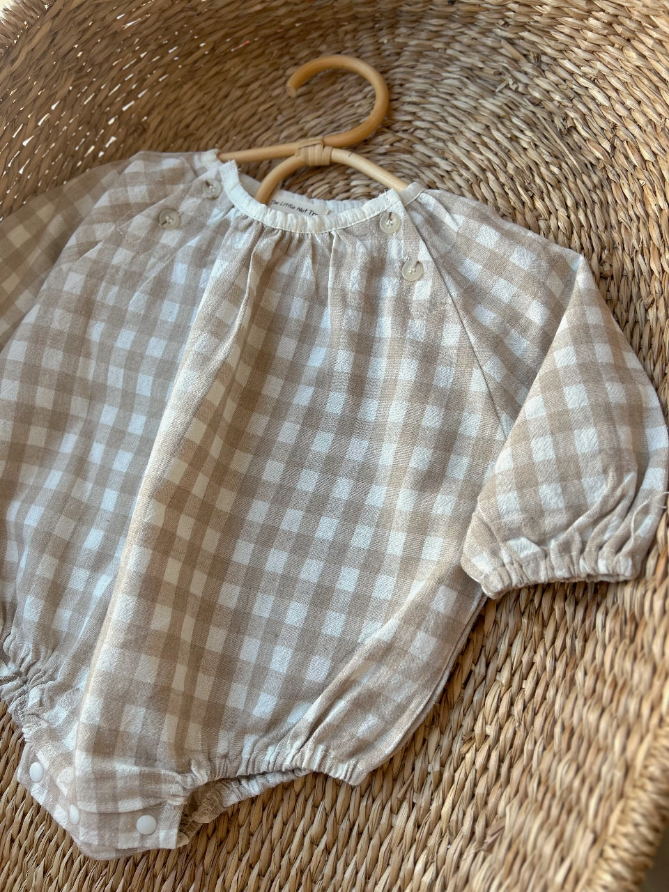 NATURAL GINGHAM BUTTON ROMPER - BEIGE/CREAM
