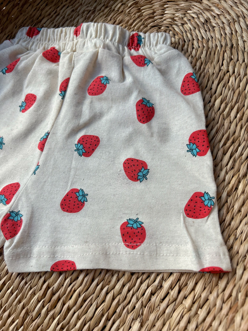 STRAWBERRY PRINT LINEN SET