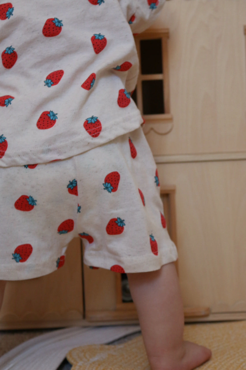 STRAWBERRY PRINT LINEN SET