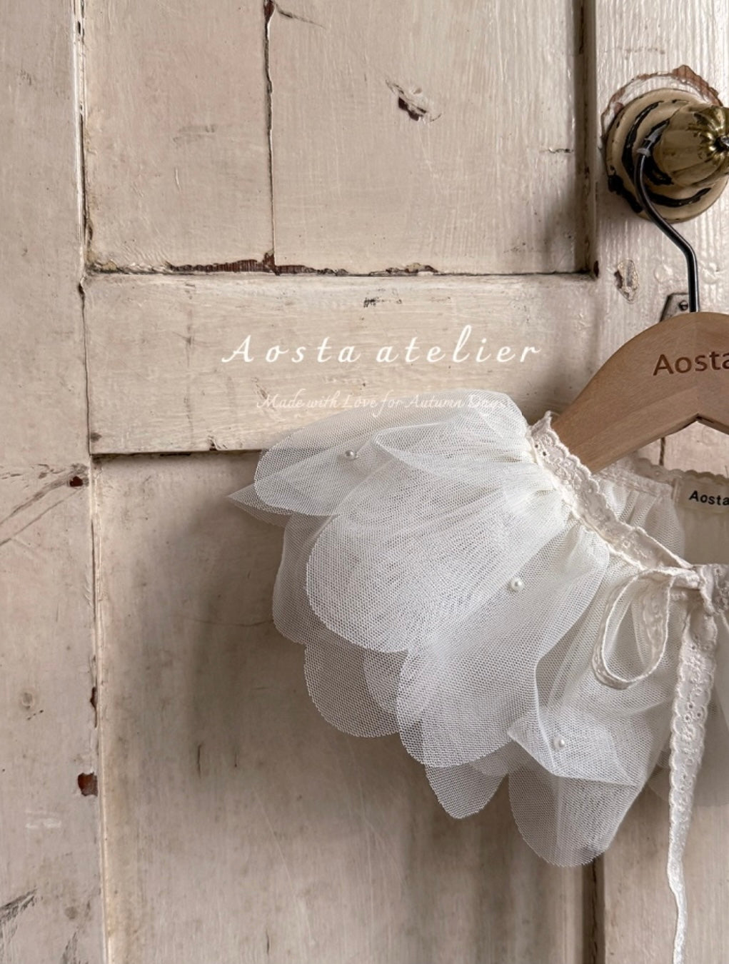 PEARL TULLE SCALLOPED COLLAR