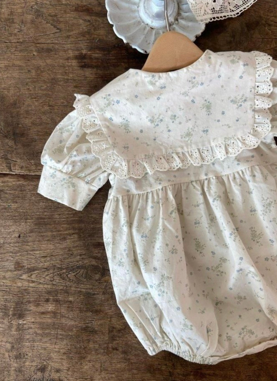 DUSKY BELL FLORAL COLLARED ROMPER