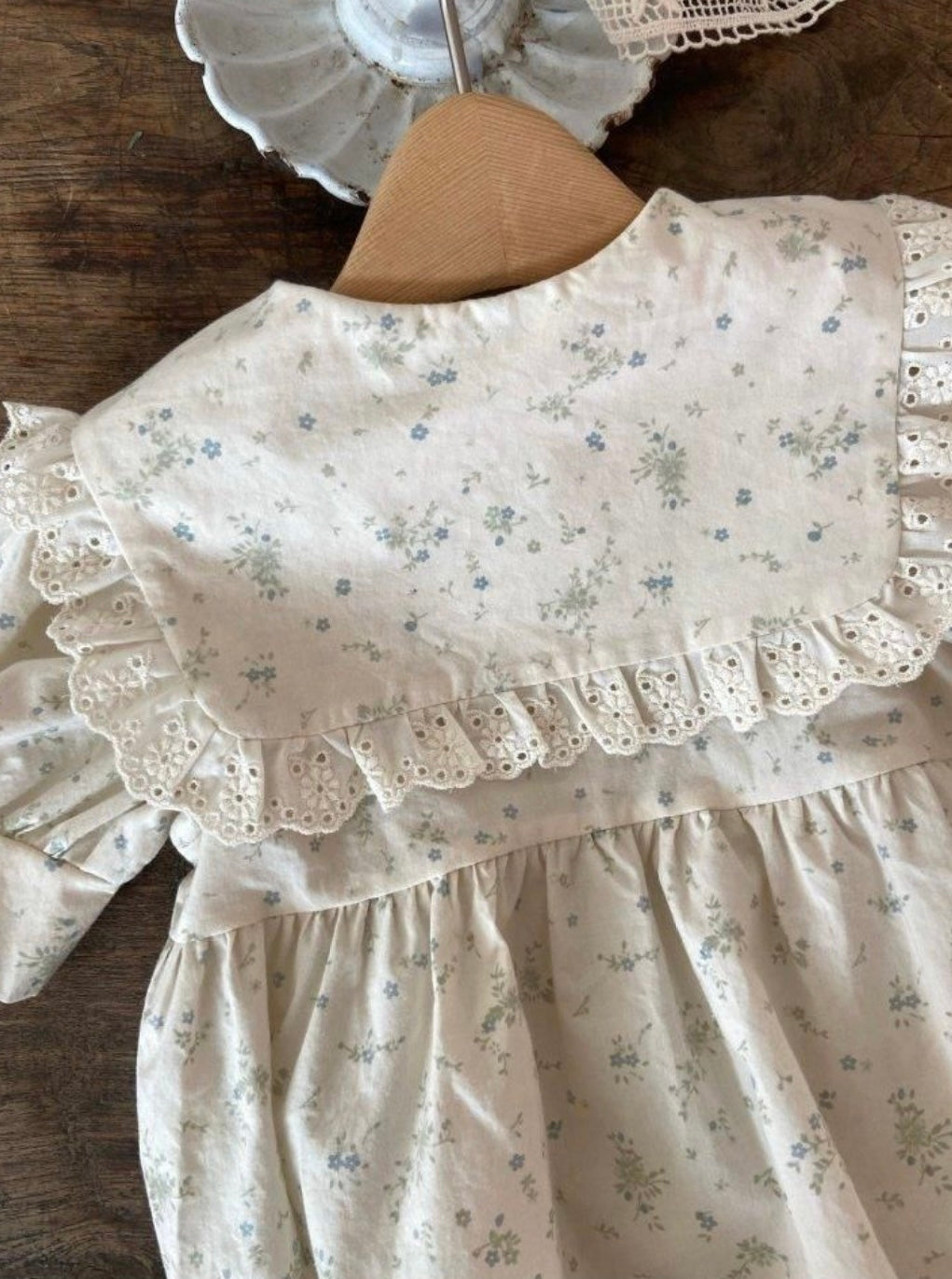 DUSKY BELL FLORAL COLLARED ROMPER