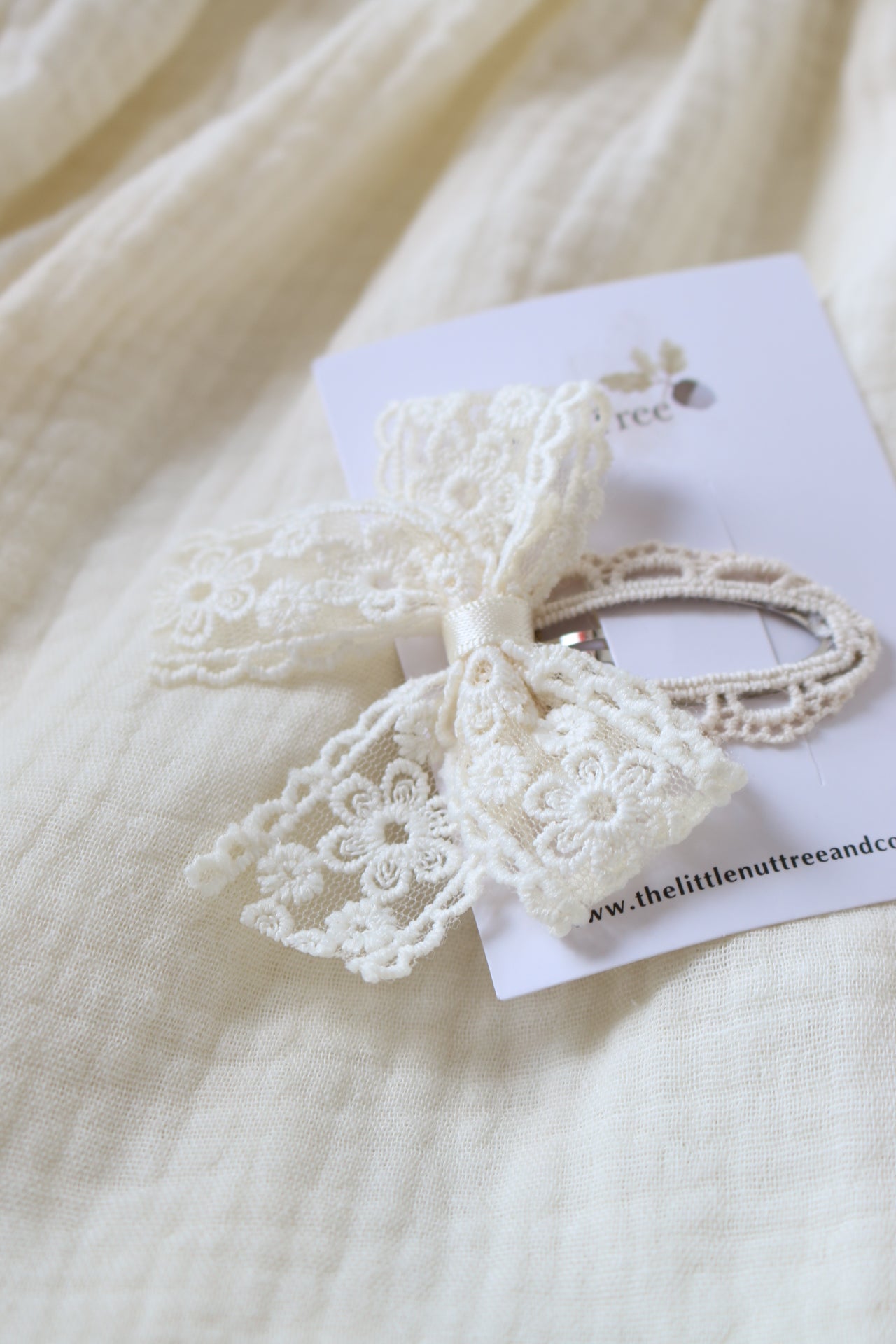 FLORAL LACE SNAP CLIP | CREAM