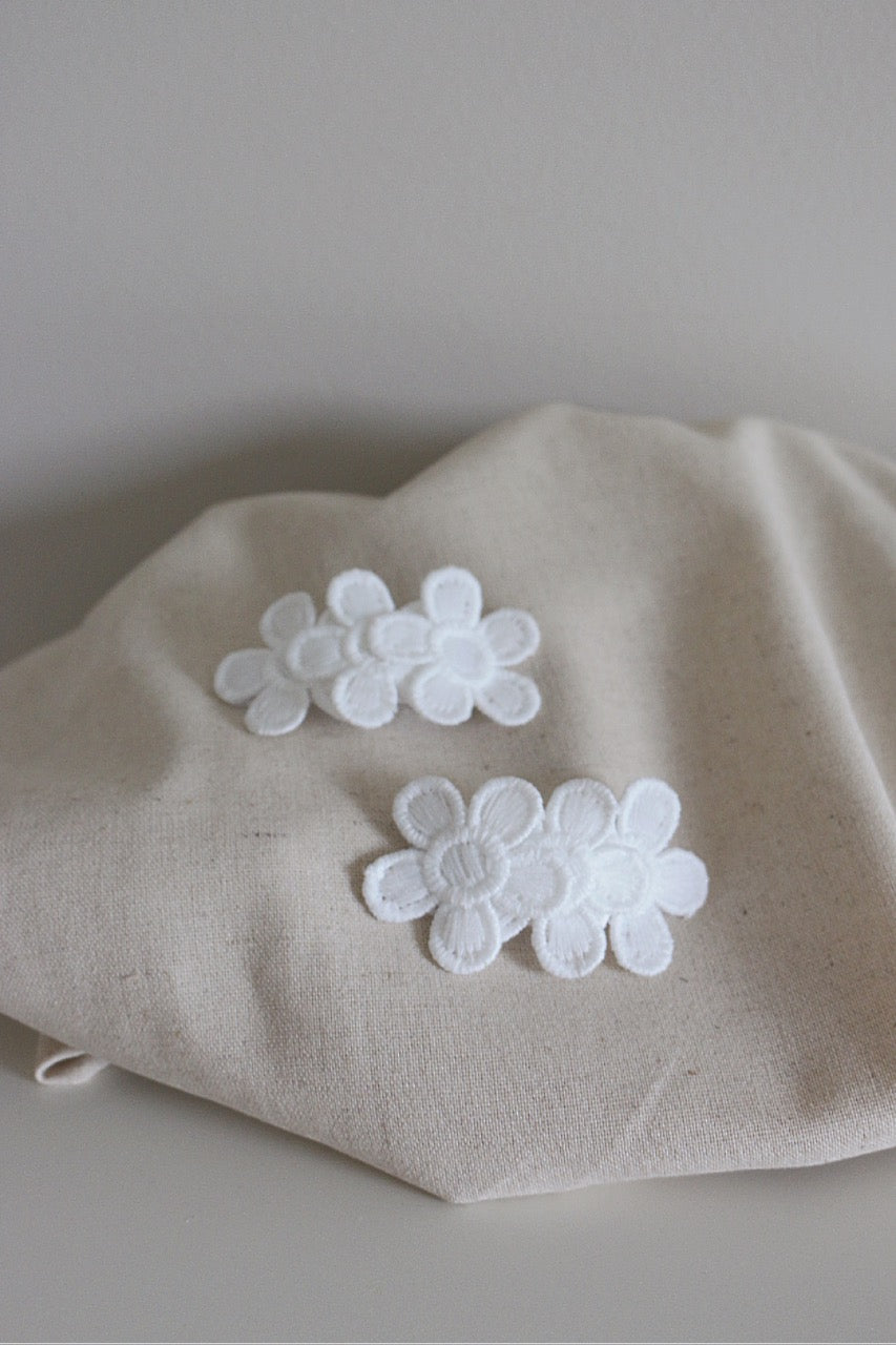 Flower Power White Snap Clip Set image 7