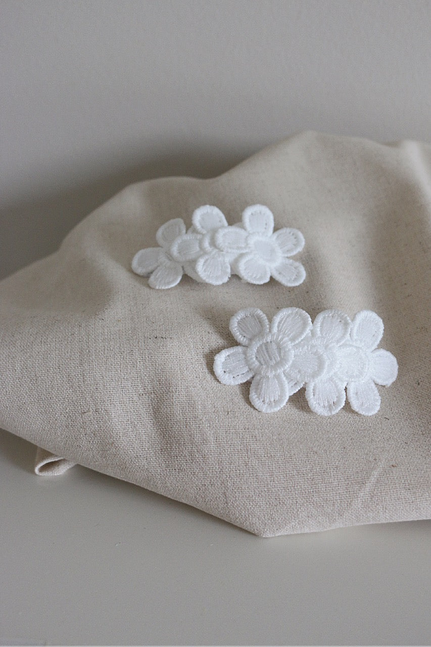 Flower Power White Snap Clip Set image 3