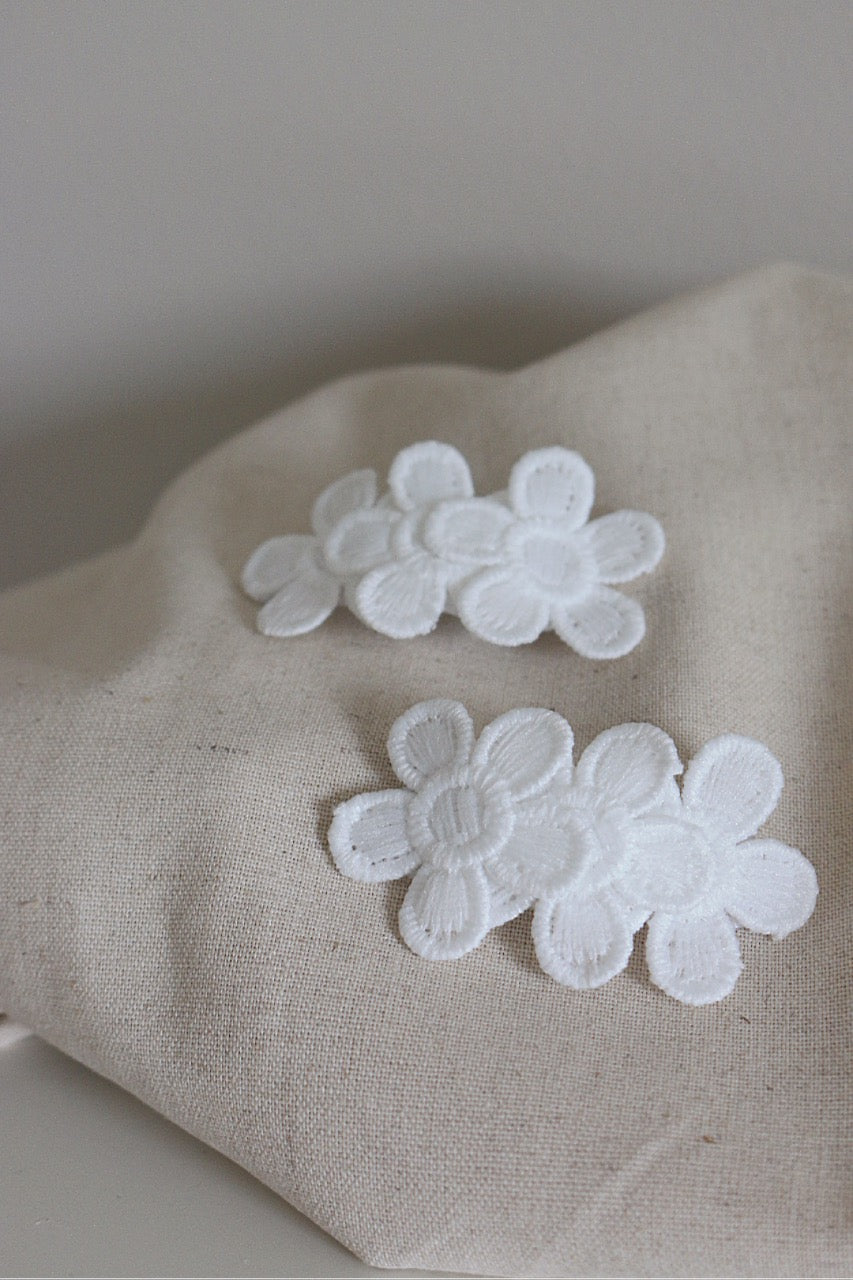 Flower Power White Snap Clip Set image 5