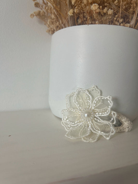 Dainty Flower Snap Clip - Large image 0