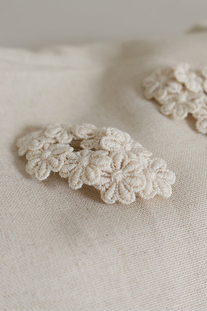Daisy Chain Natural Snap Clip image 3