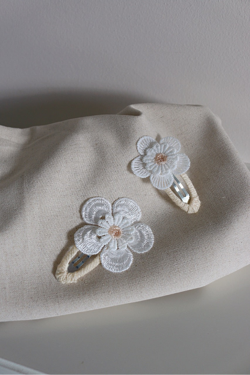 Daisy Snap Clip - 2 Sizes image 0