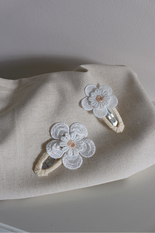 Daisy Snap Clip - 2 Sizes image 0