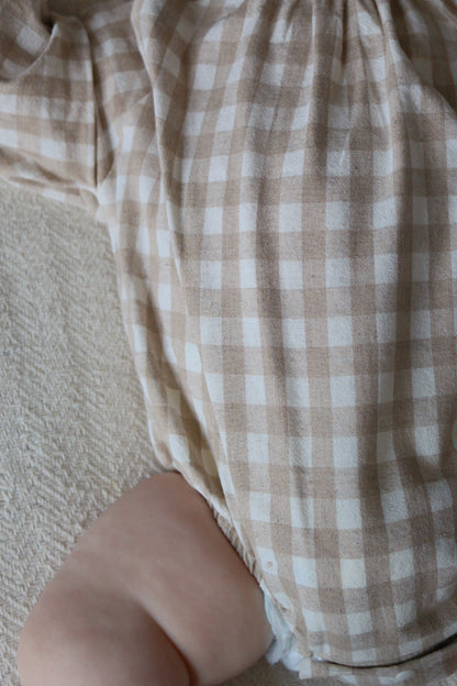 NATURAL GINGHAM BUTTON ROMPER - BEIGE/CREAM
