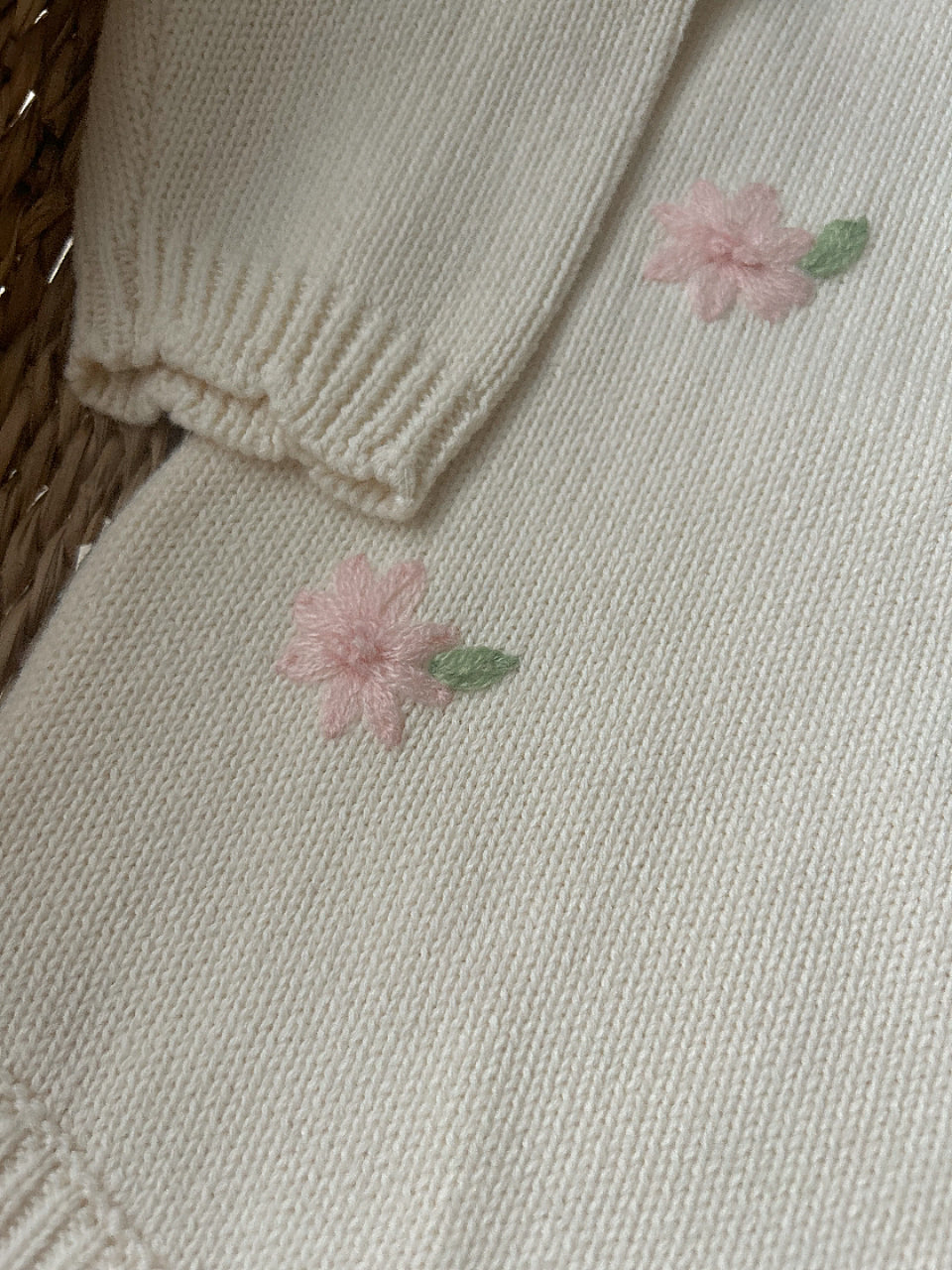 FLORAL EMBRIODERY CREAM SOFT KNIT ROMPER