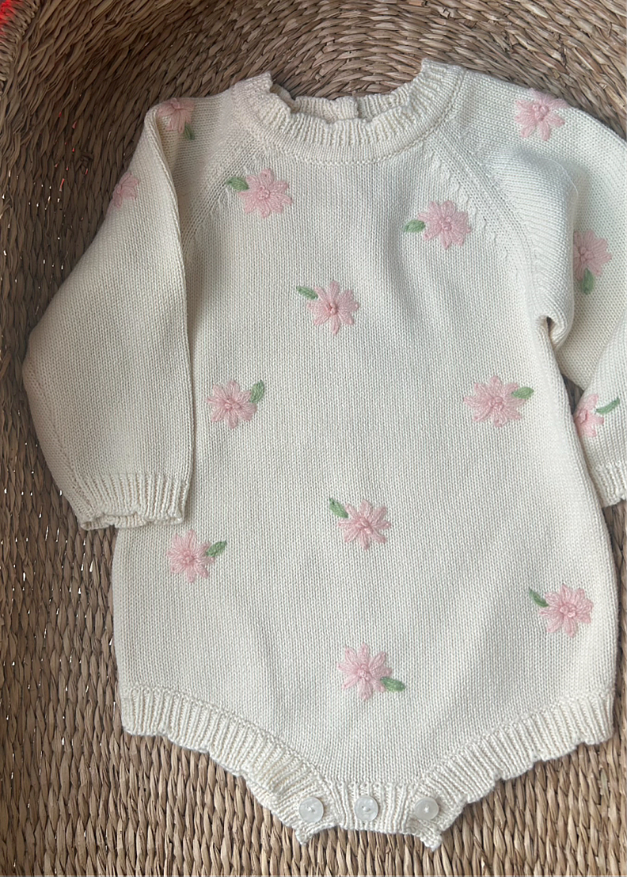 FLORAL EMBRIODERY CREAM SOFT KNIT ROMPER
