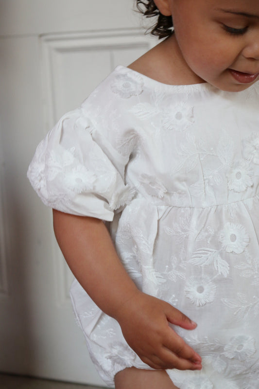 WHITE FLORAL PUFF SLEEVE ROMPER