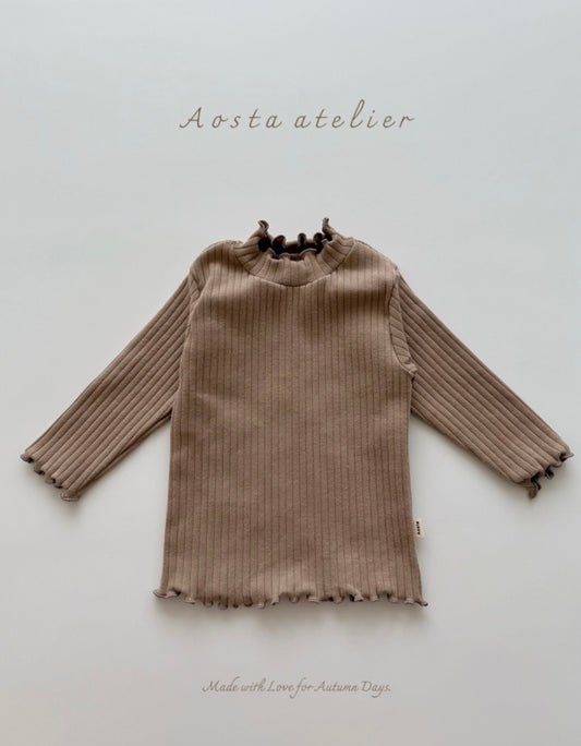 Brown ribbed top on a neutral background with 'Aosta atelier' branding.