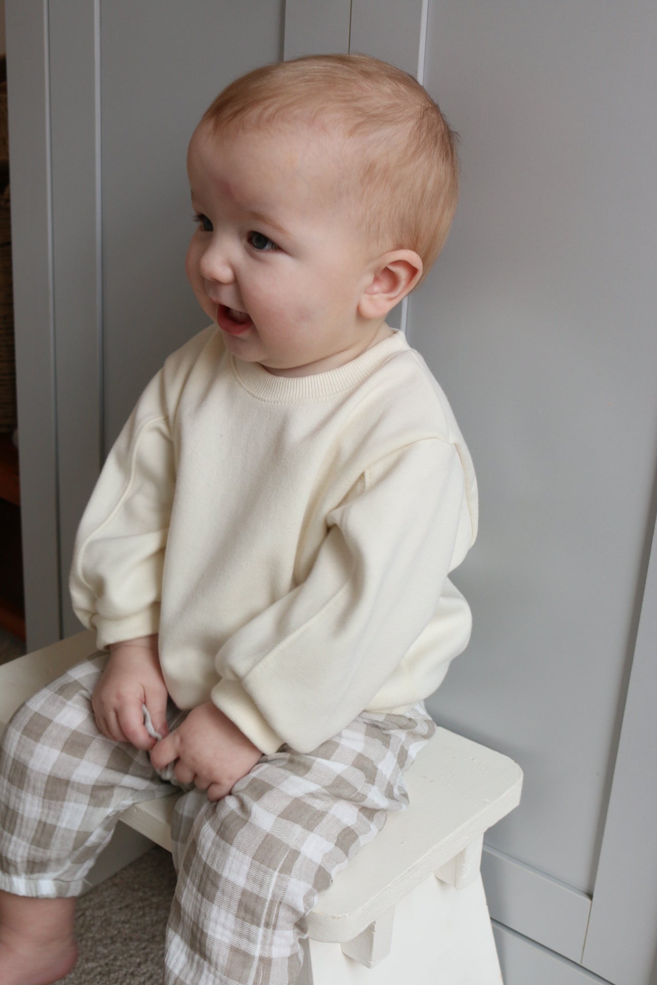 CREAM ULTRA SOFT COTTON SWEATSHIRT