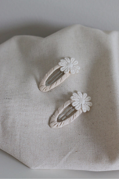 SINGLE DAISY NATURAL SNAP CLIP
