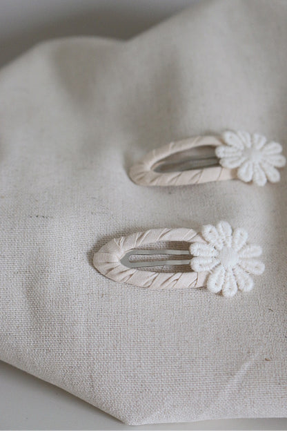 SINGLE DAISY NATURAL SNAP CLIP