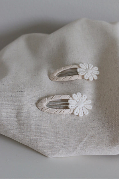 SINGLE DAISY NATURAL SNAP CLIP