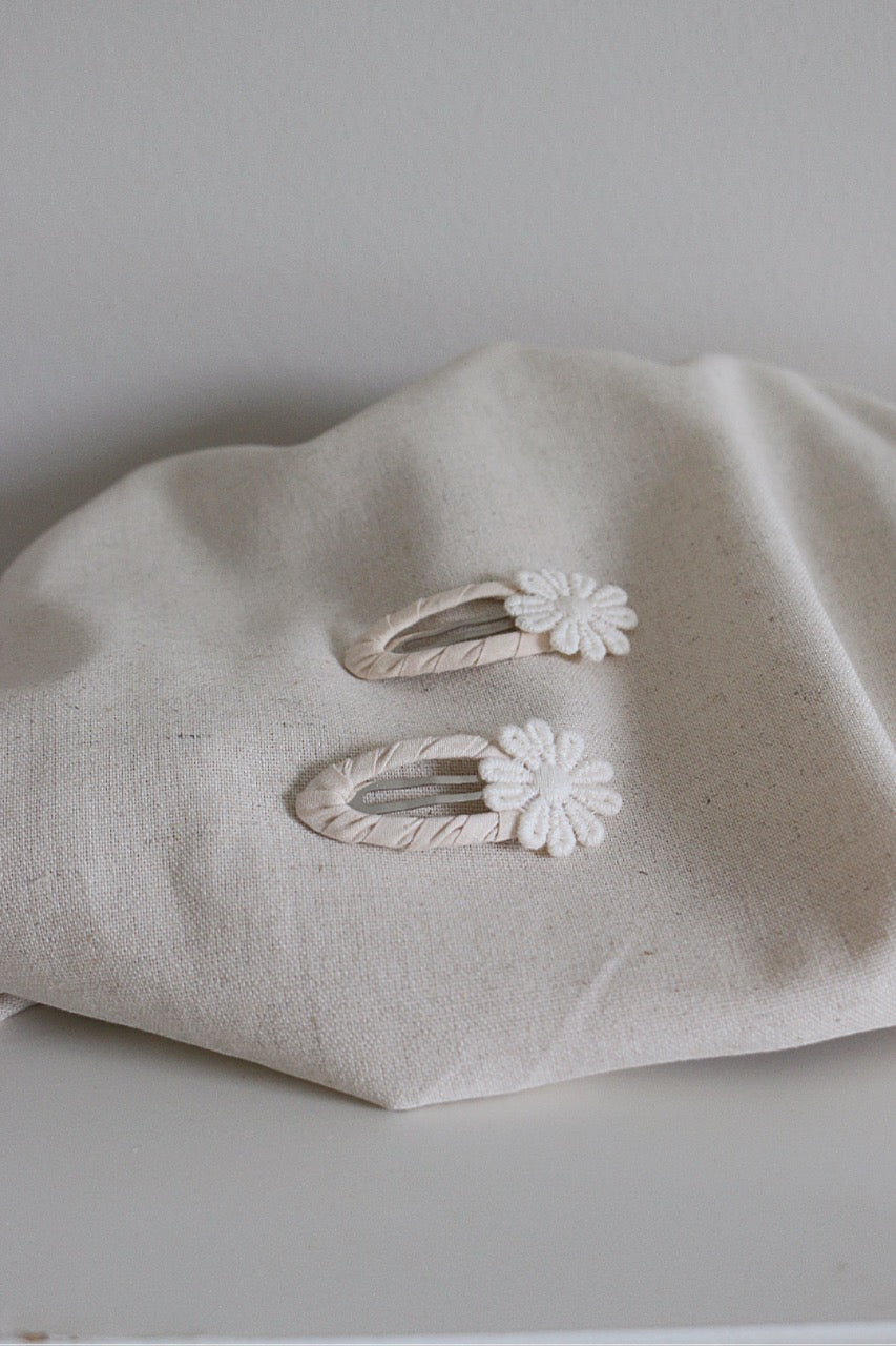 SINGLE DAISY NATURAL SNAP CLIP