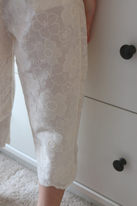 IVORY FLORAL EMBRIODERY DETAILED COTTON TROUSERS