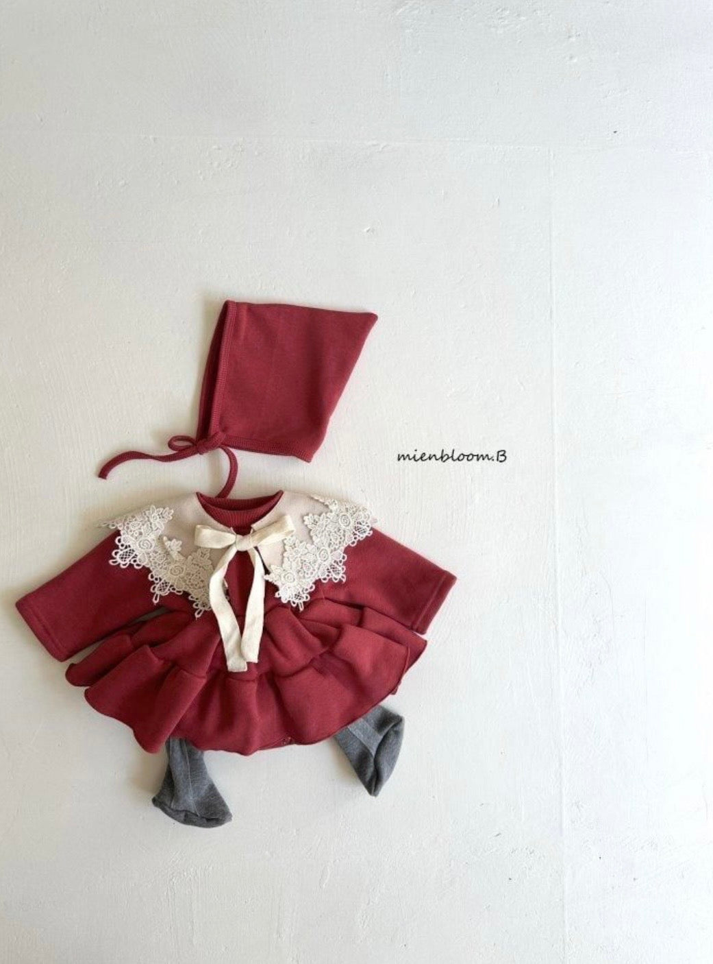 MIENBLOOM CLAUS COTTON PLUSH ROMPER WITH BONNET