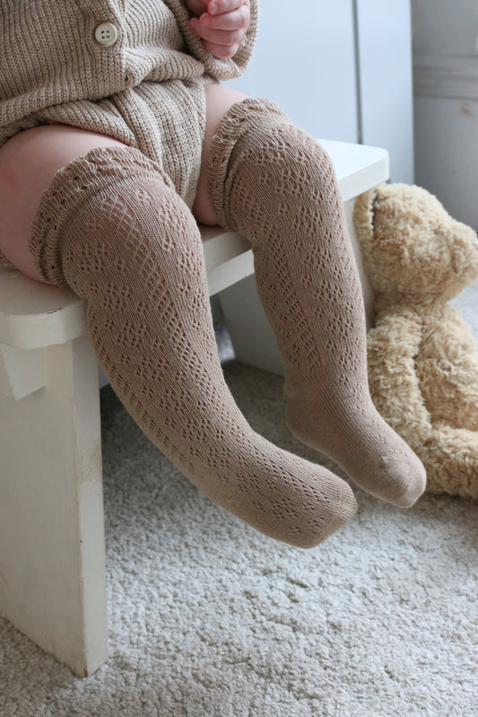 RUFFLE COTTON POINTELLE SOCKS - FAWN