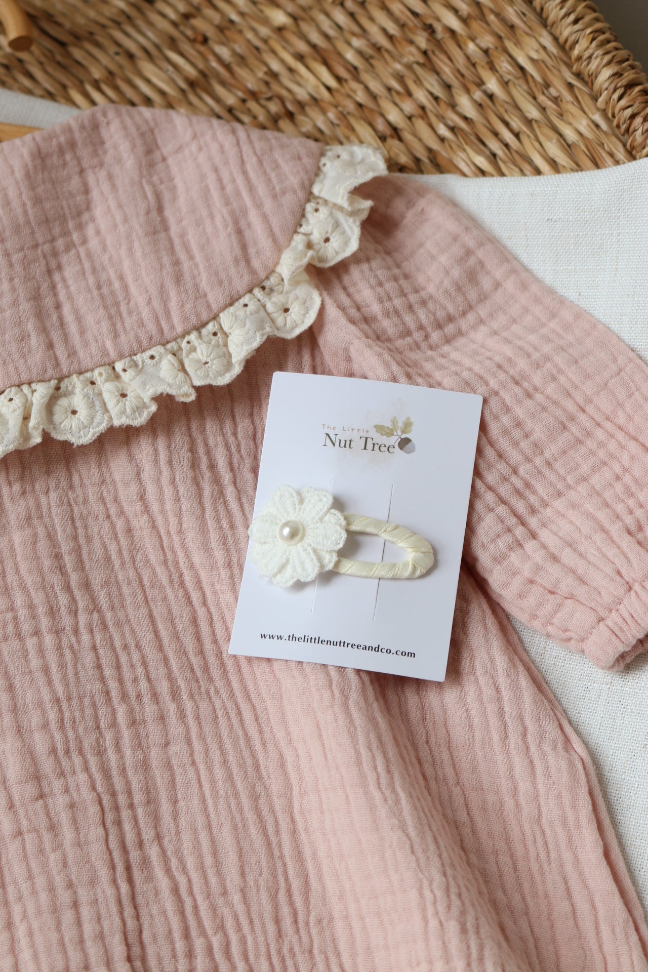 PEARL DAISY SNAP CLIP