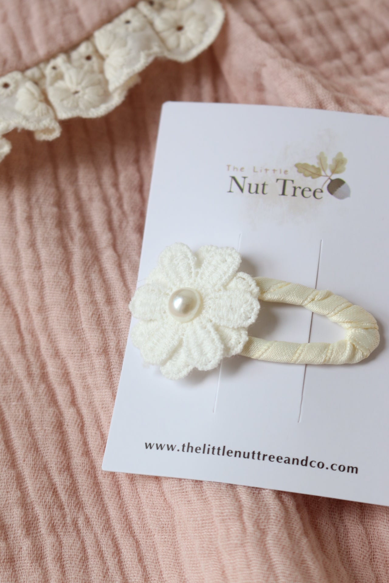 PEARL DAISY SNAP CLIP