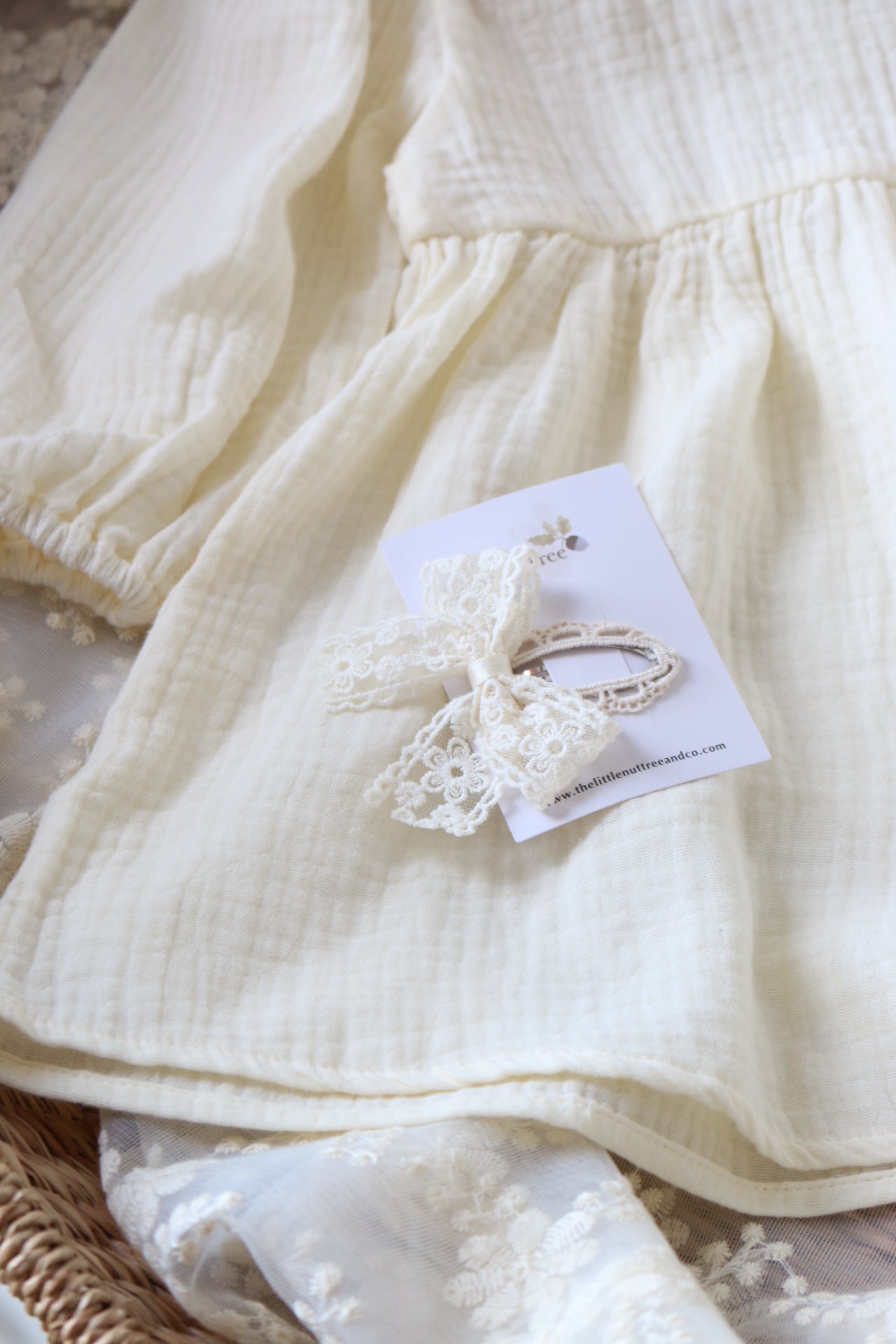 FLORAL LACE SNAP CLIP | CREAM