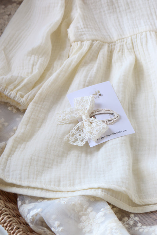 FLORAL LACE SNAP CLIP | CREAM