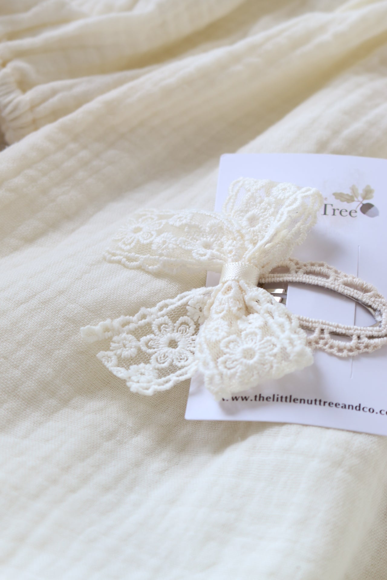 FLORAL LACE SNAP CLIP | CREAM