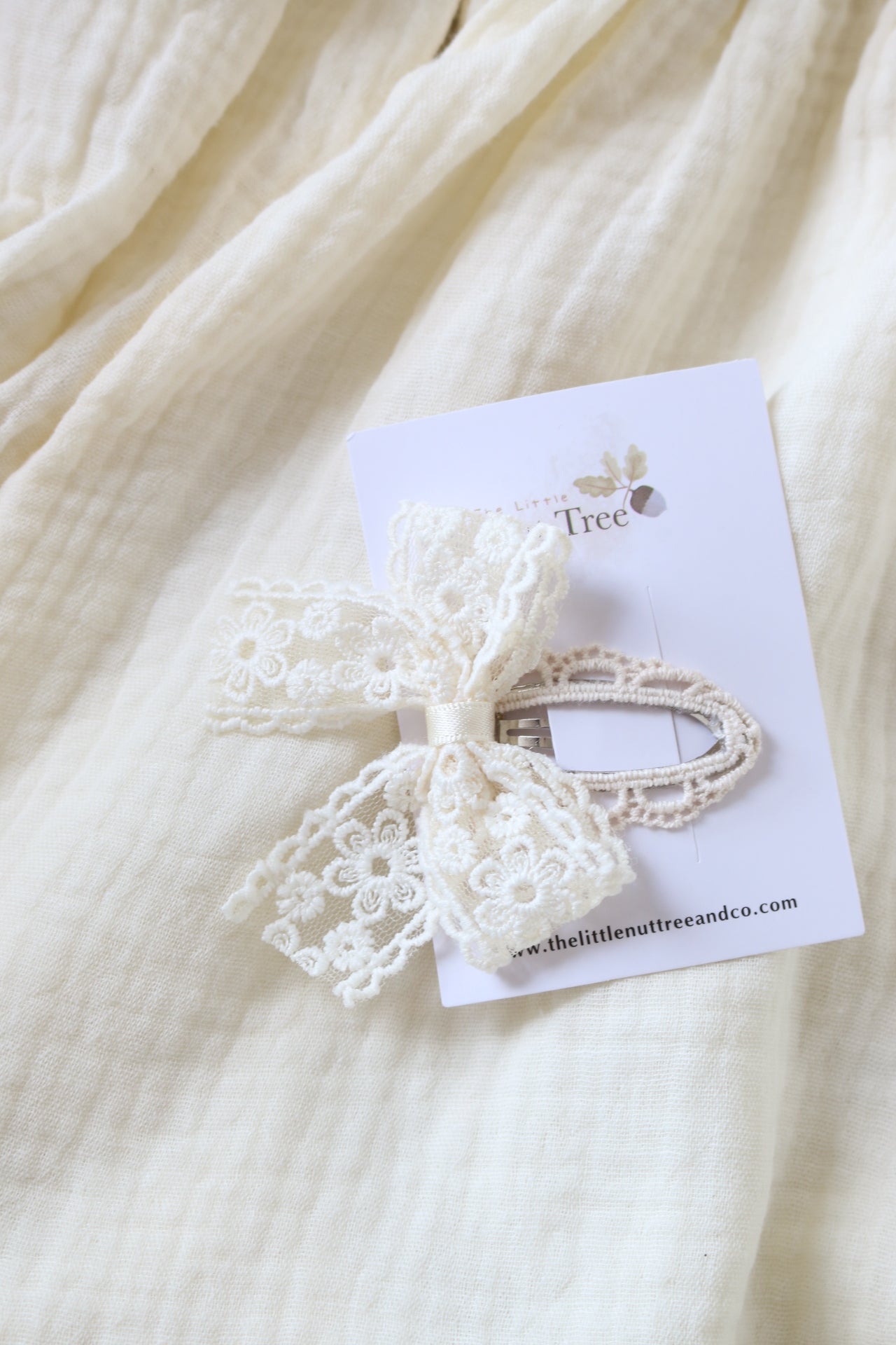 FLORAL LACE SNAP CLIP | CREAM