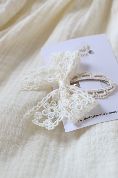 FLORAL LACE SNAP CLIP | CREAM