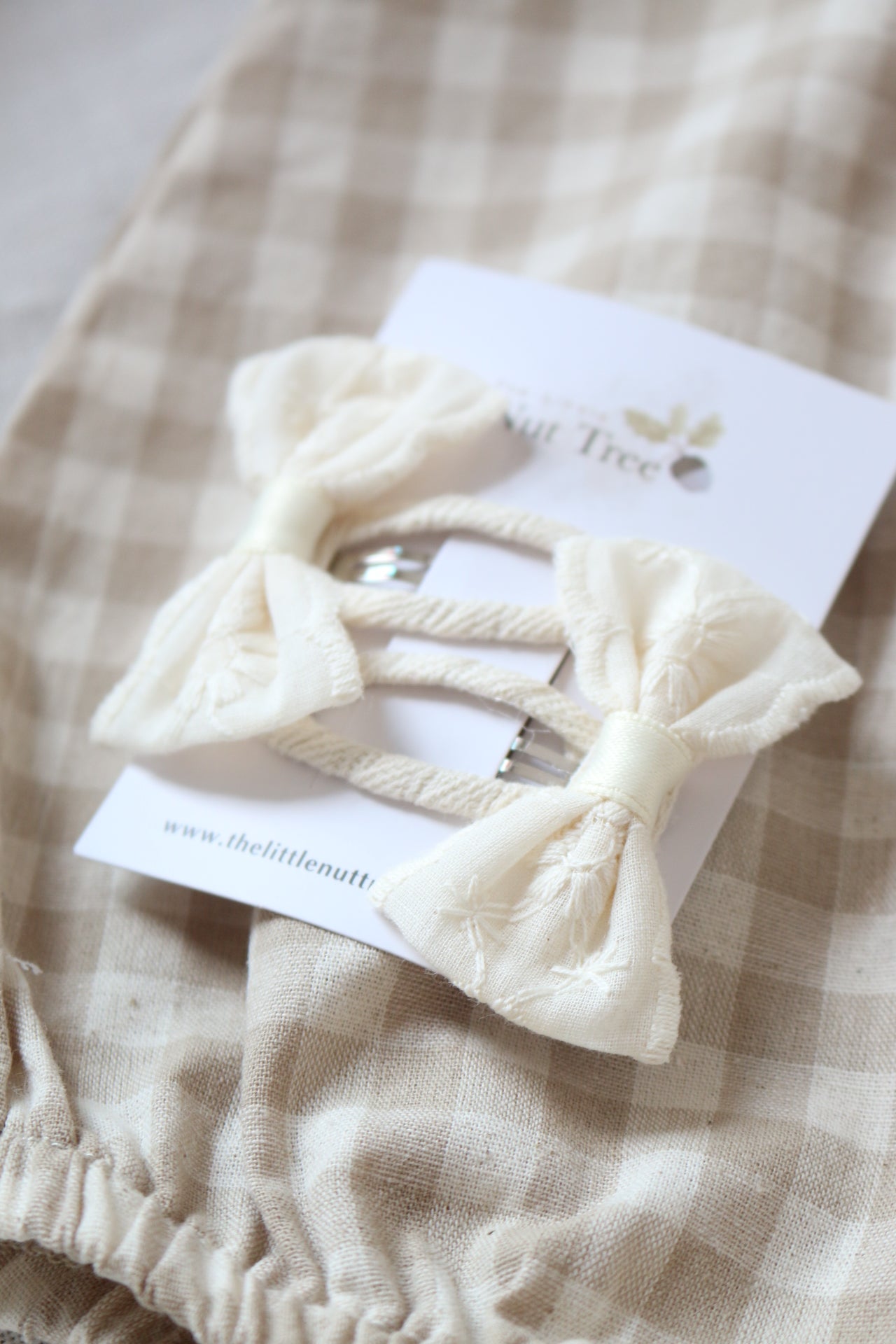FLORAL EMBROIDERY PIGTAIL SET | CREAM
