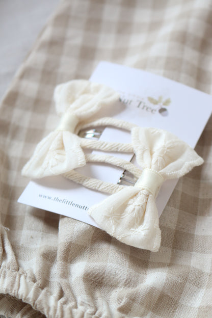 FLORAL EMBROIDERY PIGTAIL SET | CREAM