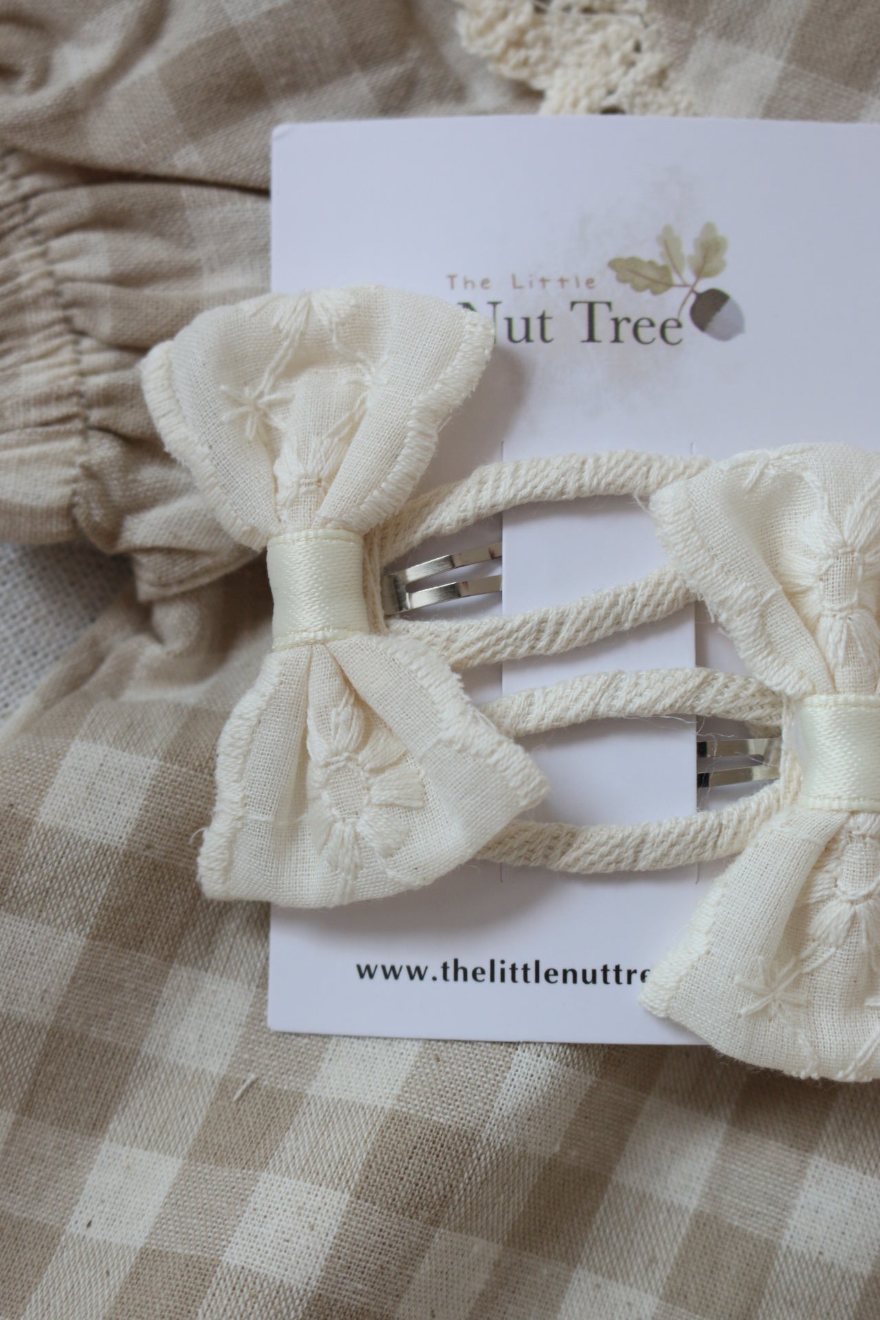 FLORAL EMBROIDERY PIGTAIL SET | CREAM
