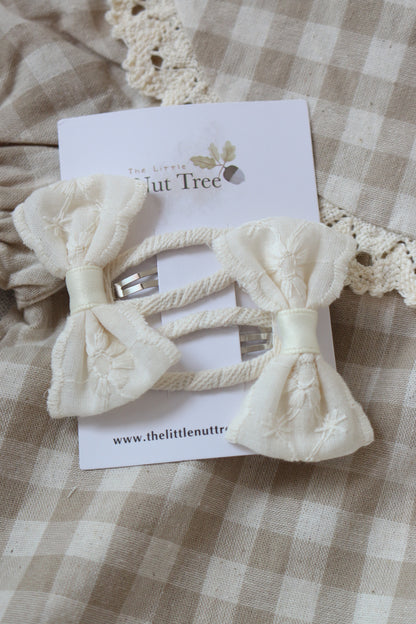 FLORAL EMBROIDERY PIGTAIL SET | CREAM