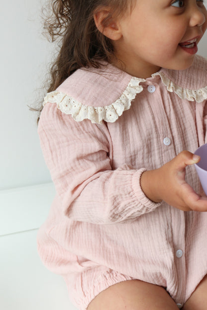 BRODERIE COLLAR MUSLIN COTTON ROMPER | SOFT ROSE