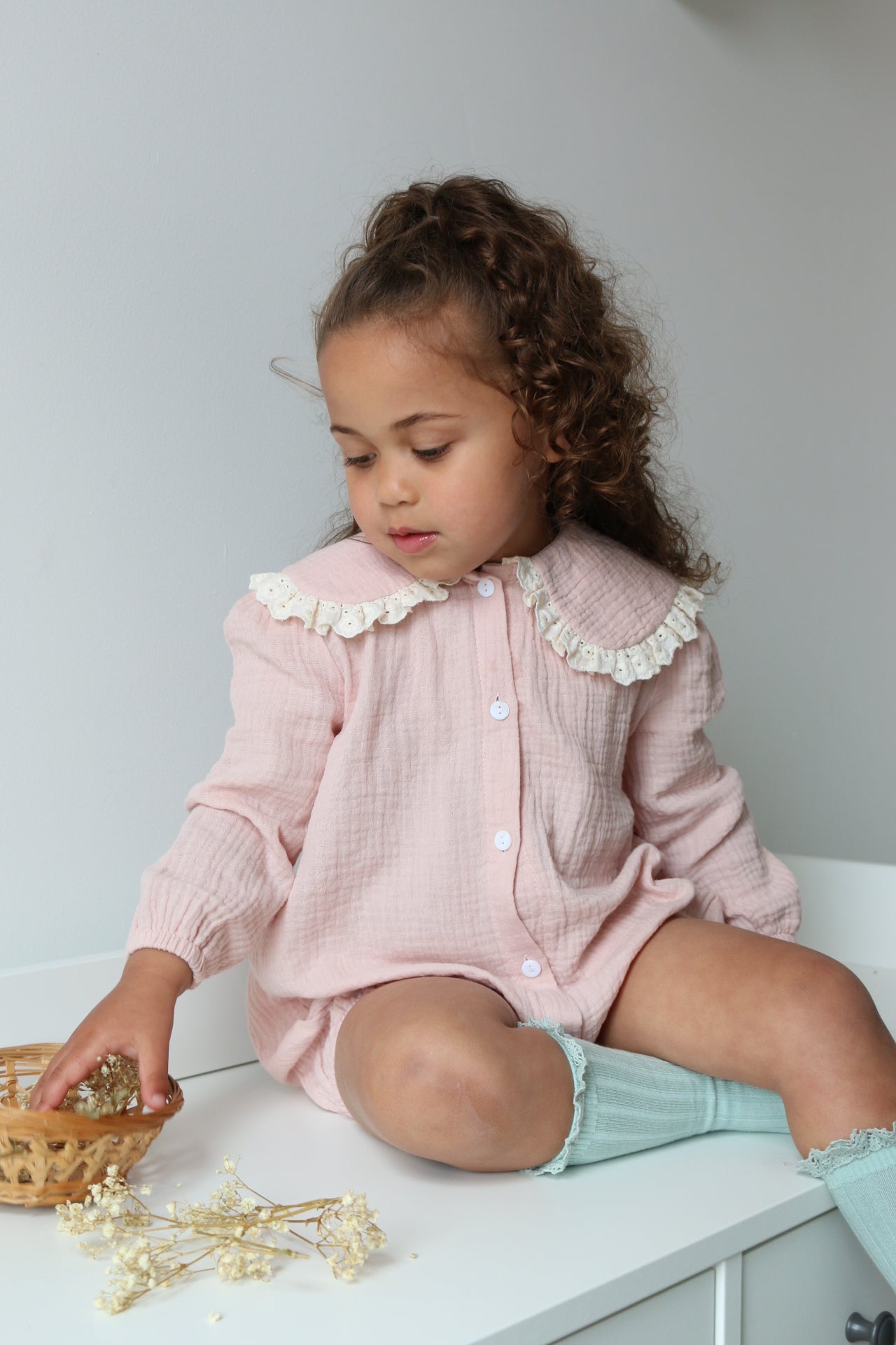 BRODERIE COLLAR MUSLIN COTTON ROMPER | SOFT ROSE