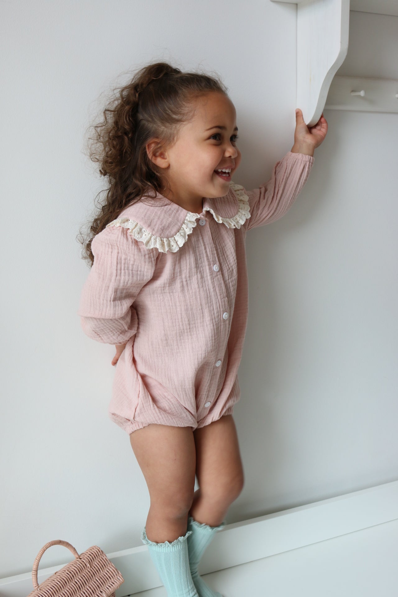 BRODERIE COLLAR MUSLIN COTTON ROMPER | SOFT ROSE