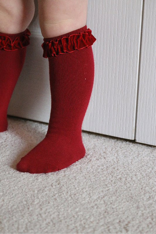VELVET RUFFLE COTTON KNEE SOCKS - BERRY