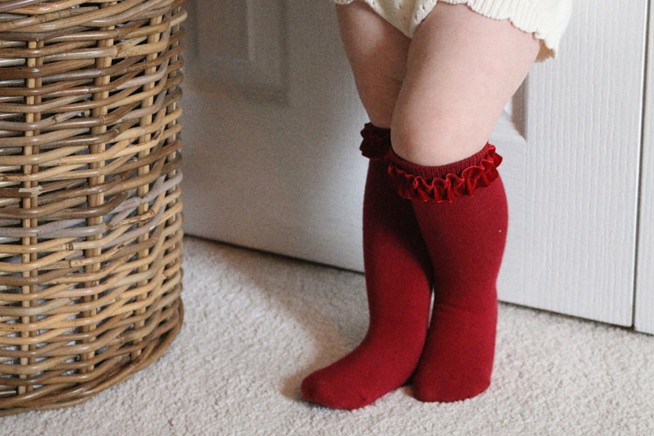 VELVET RUFFLE COTTON KNEE SOCKS - BERRY